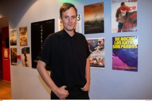 SCREENING OF "DE NOCHE LOS GATOS SON PARDOS" BY VALENTIN MERZ